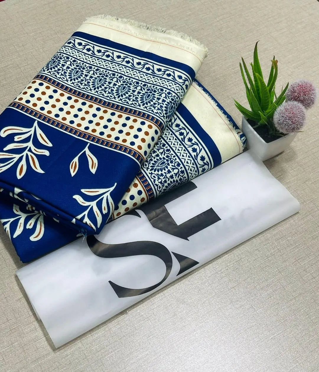 2 Pcs Women's Unstitched Printed Suit