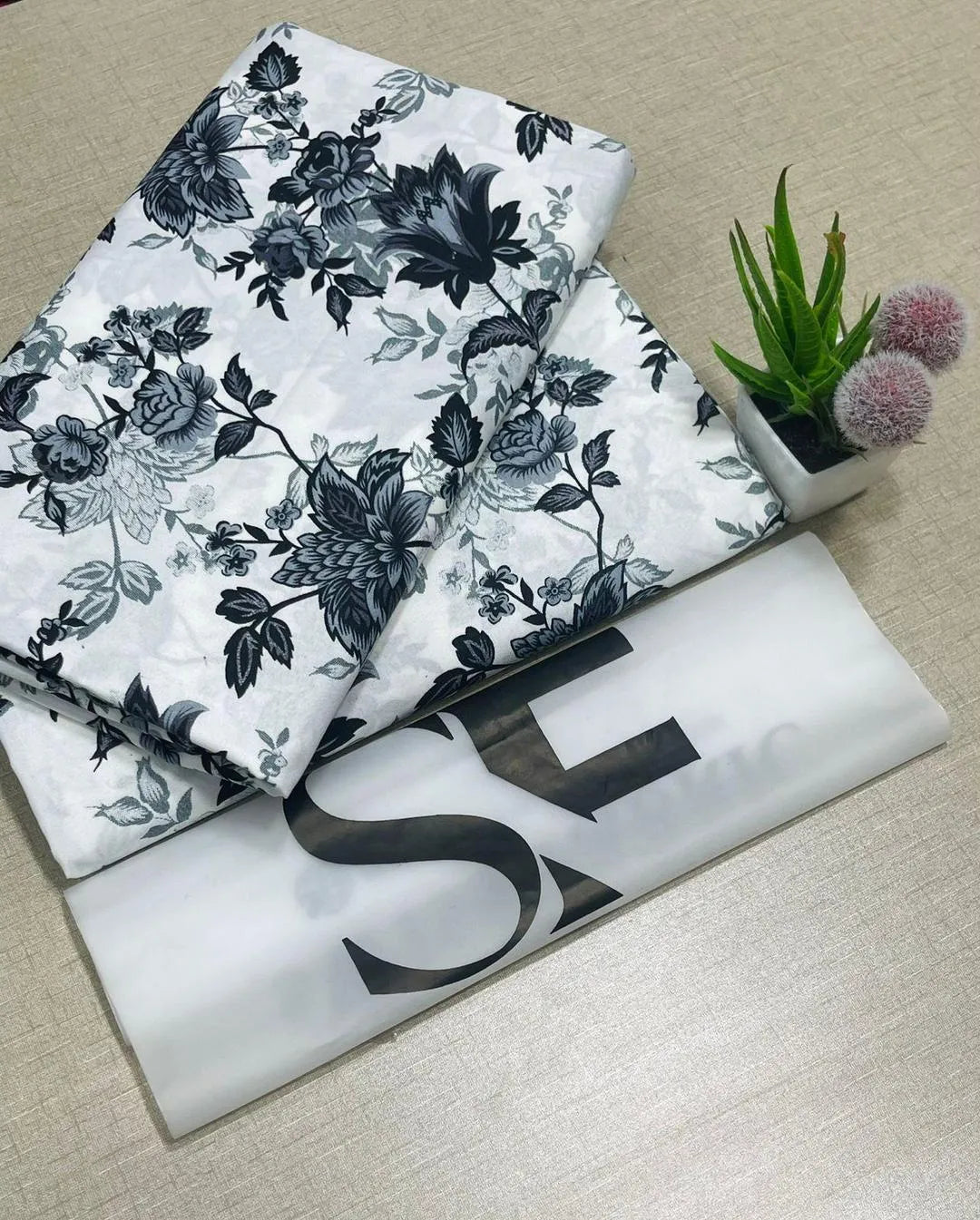 2 Pcs Women's Unstitched Printed Suit
