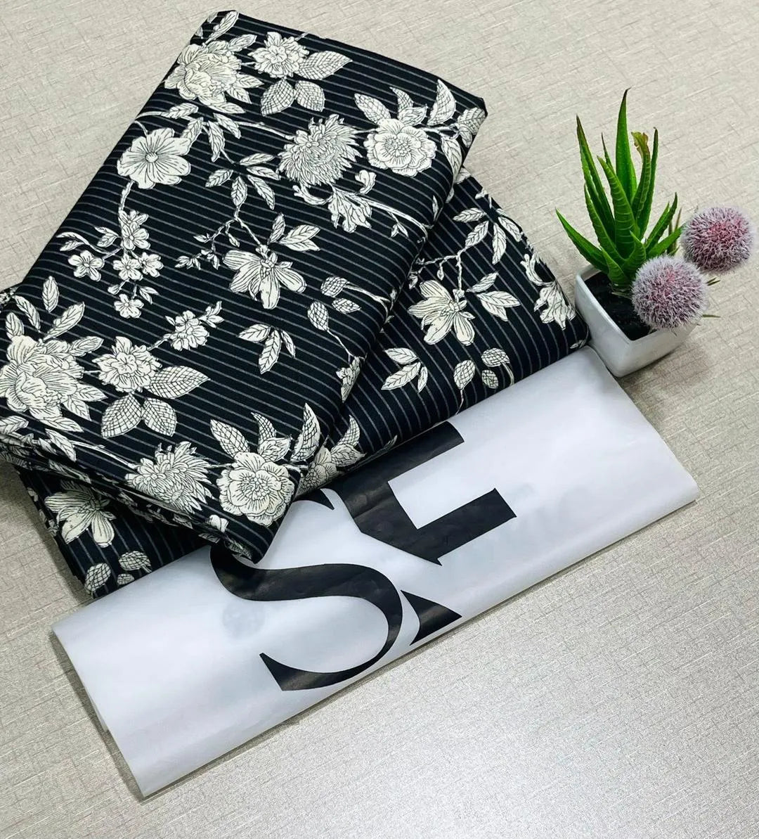 2 Pcs Women's Unstitched Printed Suit